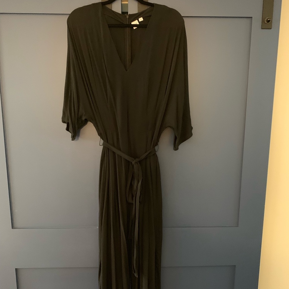 LIGHTLY WORN GAP Jumpsuit in Black!